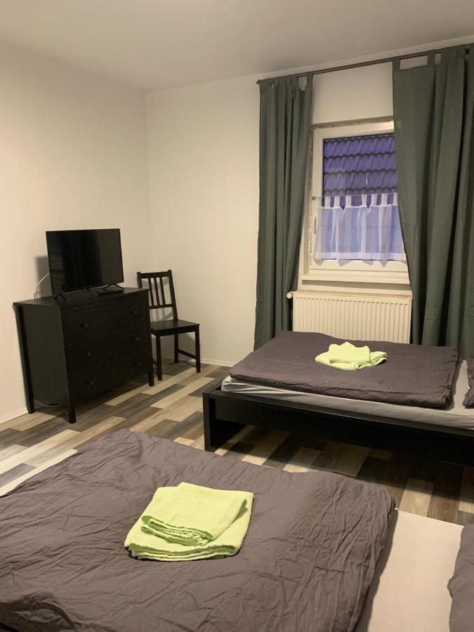 Monteurzimmer Oberlistingen Zweibettzimmer Mit 2 Baedern Breuna Екстериор снимка
